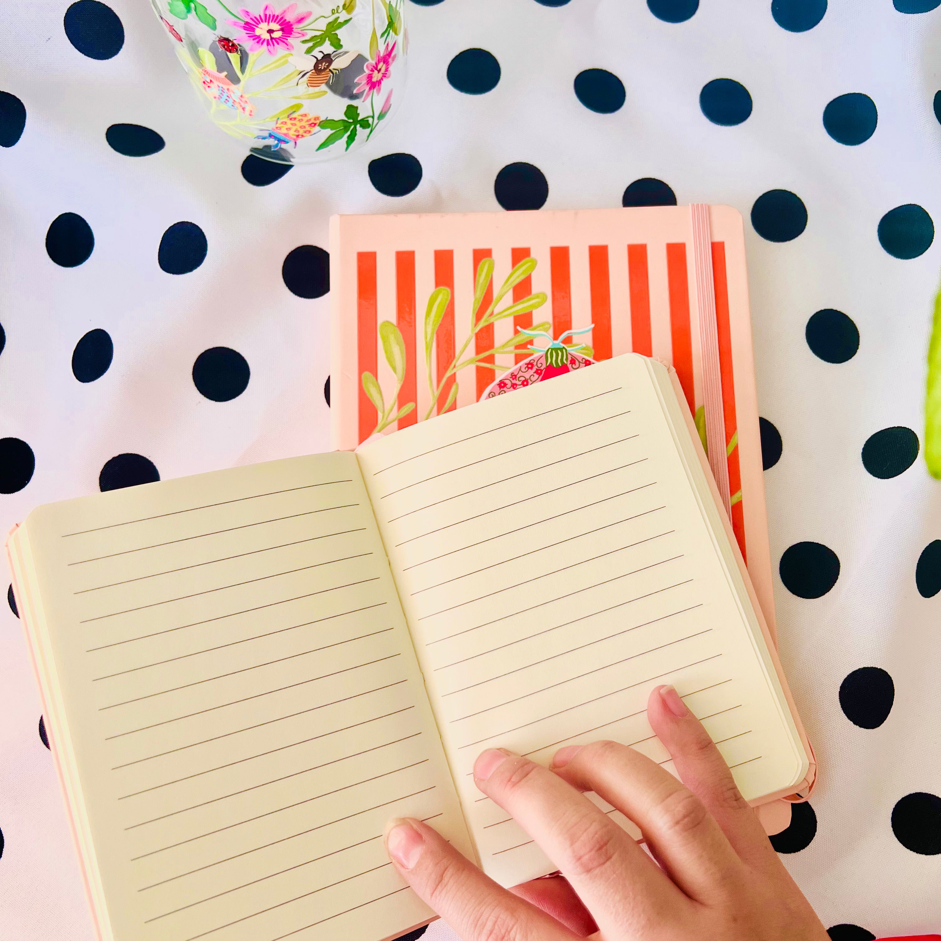 Libreta  Pequeñas maravillas Mediana